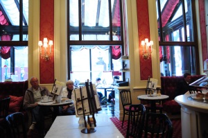 Interior de la cafetería del Hotel Sacher